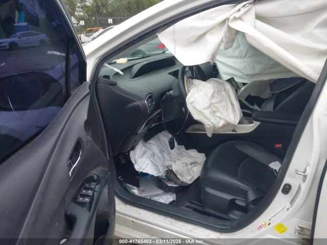 JTDKARFU3H3031631 Toyota Prius Three Touring