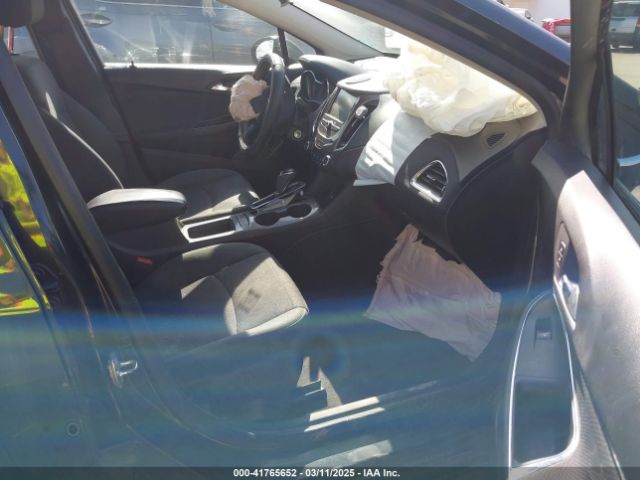 2018 CHEVROLET CRUZE 1G1BE5SM0J7161098 Photo 4