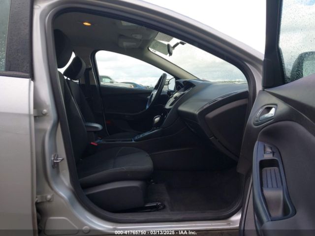 1FADP3F25GL384296 Ford FOCUS SE