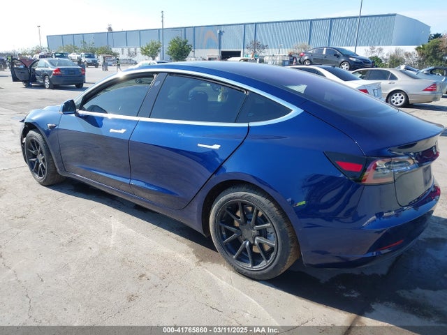 2018 TESLA MODEL 3 5YJ3E1EA4JF011799 Photo 2