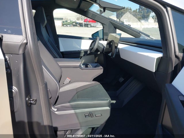 2025 TESLA CYBERTRUCK 7G2CEHED1SA060070 Photo 4