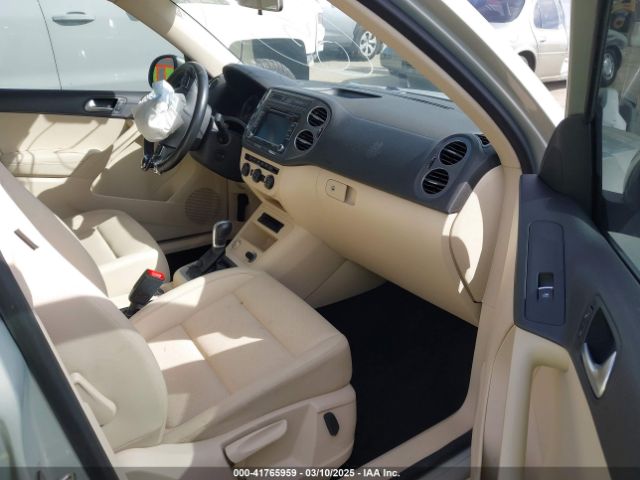WVGBV7AX2FW579797 Volkswagen TIGUAN SE