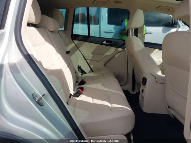 WVGBV7AX2FW579797 Volkswagen TIGUAN SE