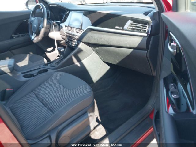 KNDCB3LC9N5541086 KIA Niro Lxs