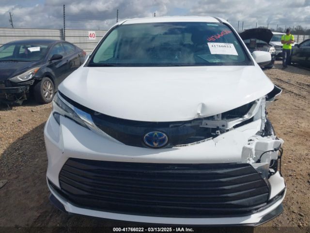 5TDKRKEC5RS196136 Toyota SIENNA LE