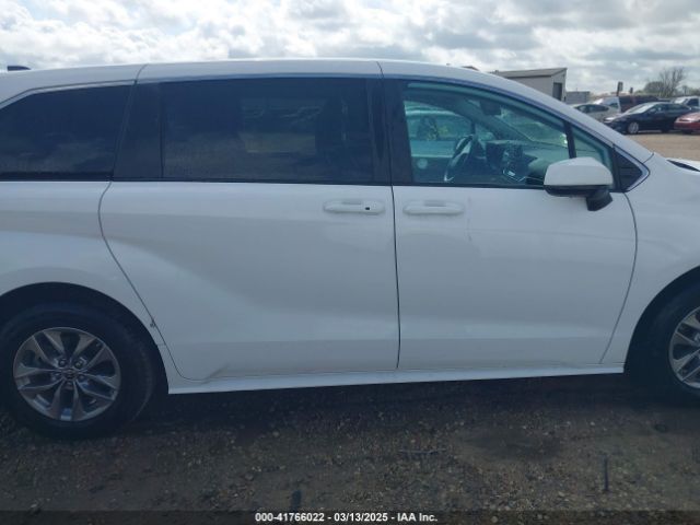 5TDKRKEC5RS196136 Toyota SIENNA LE