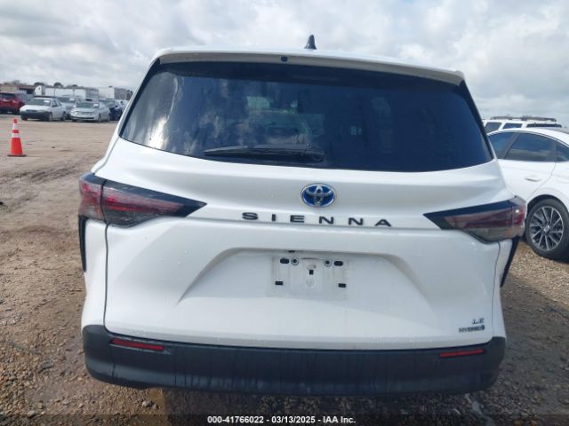 5TDKRKEC5RS196136 Toyota SIENNA LE