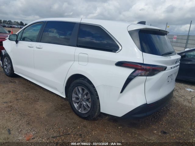 5TDKRKEC5RS196136 Toyota SIENNA LE