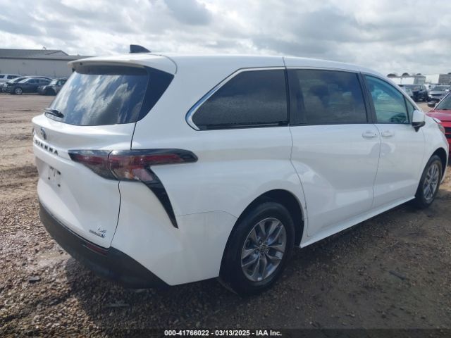 5TDKRKEC5RS196136 Toyota SIENNA LE