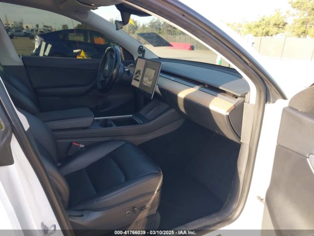 2021 TESLA MODEL Y 5YJYGDEE9MF149217 Photo 4