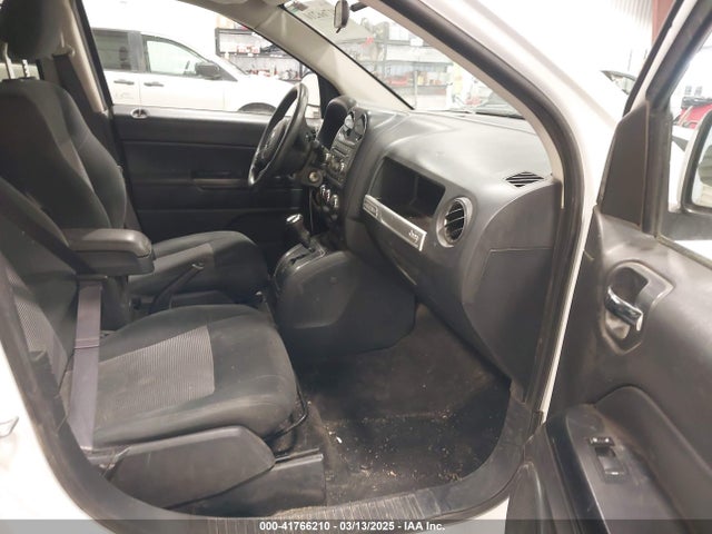 1C4NJDBB7FD381498 Jeep Compass Sport