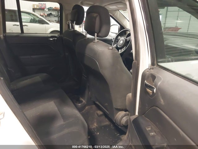 1C4NJDBB7FD381498 Jeep Compass Sport