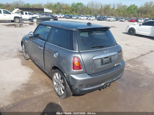 2009 MINI COOPER S WMWMF73509TW86792 Photo 2