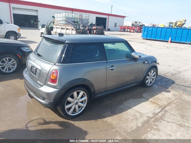 2009 MINI COOPER S WMWMF73509TW86792 Photo 3