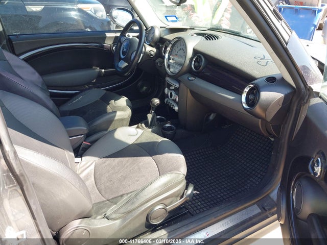 2009 MINI COOPER S WMWMF73509TW86792 Photo 4