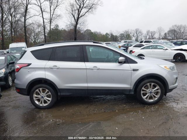 1FMCU0GD2HUE84747 Ford ESCAPE SE
