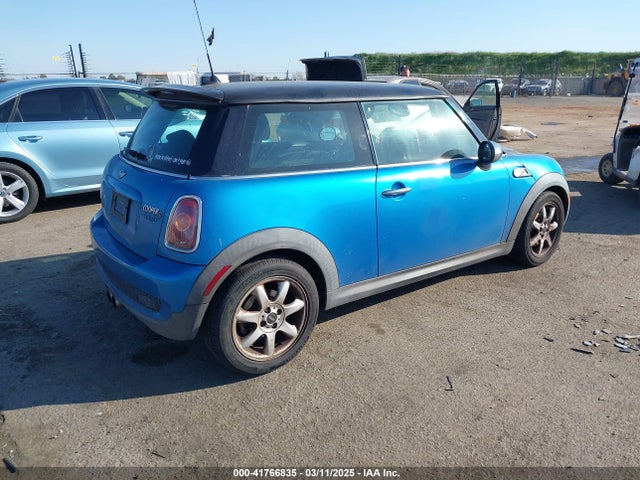 2007 MINI COOPER S WMWMF73517TL87003 Photo 3