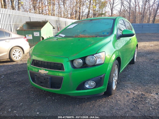 Chevrolet Sonic Lt Auto 2015 1G1JC6SB2F4151252 Image 2