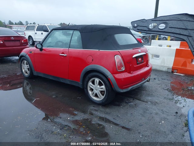 2006 MINI COOPER WMWRF33526TF64836 Photo 2