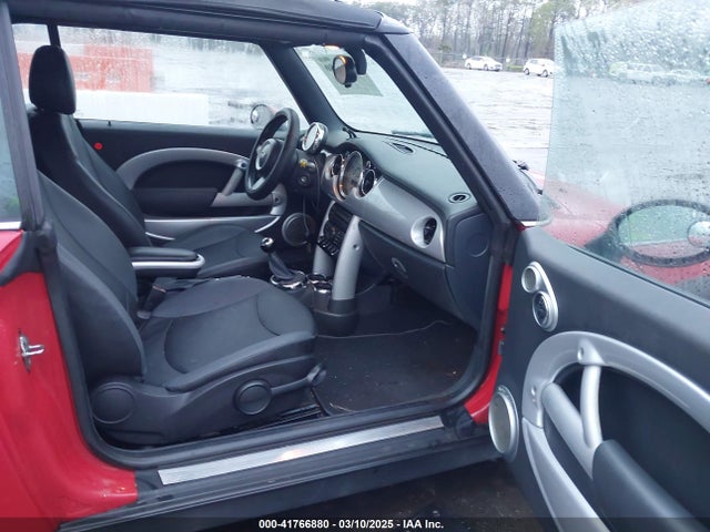 2006 MINI COOPER WMWRF33526TF64836 Photo 4