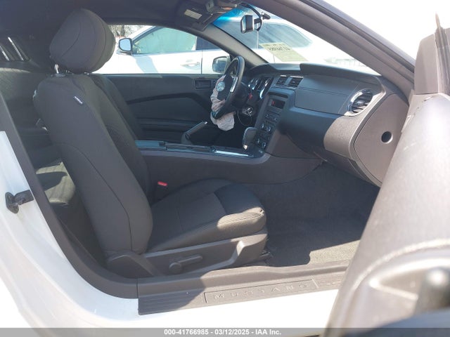 1ZVBP8AM9E5303807 Ford Mustang V6