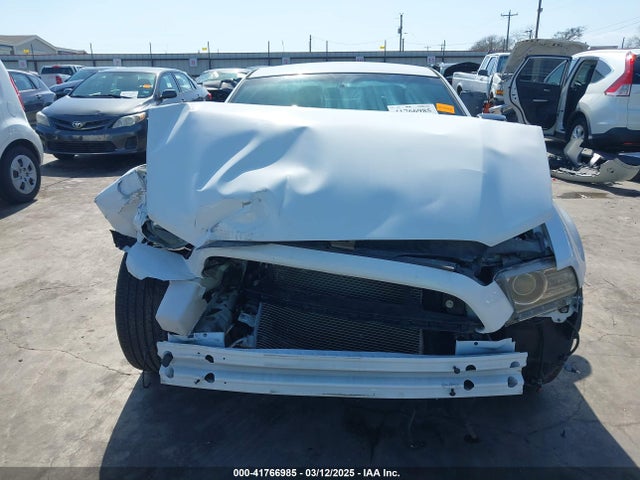 1ZVBP8AM9E5303807 Ford Mustang V6
