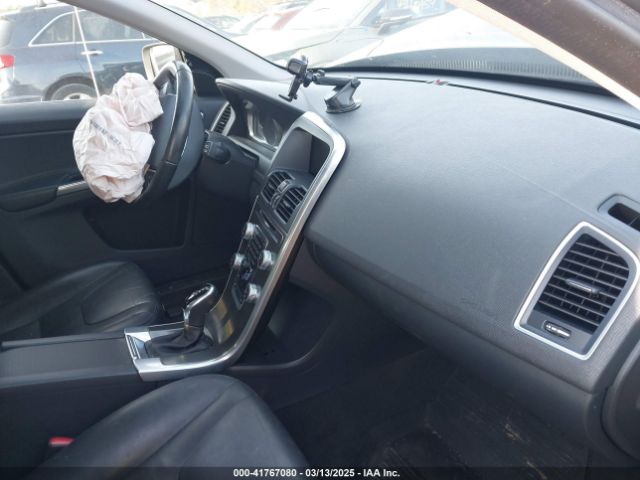 2016 VOLVO XC60 YV4612RK2G2857570 Photo 4