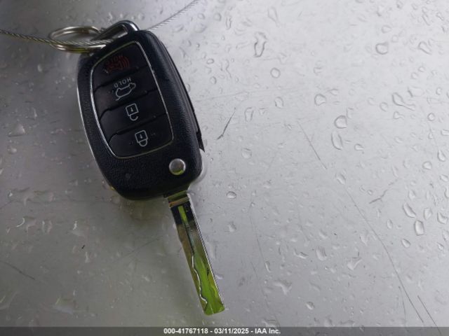 KM8J23A48KU026984 Hyundai TUCSON SE