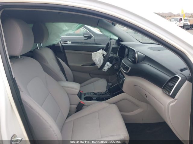 KM8J23A48KU026984 Hyundai TUCSON SE