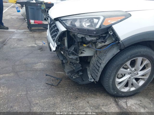 KM8J23A48KU026984 Hyundai TUCSON SE