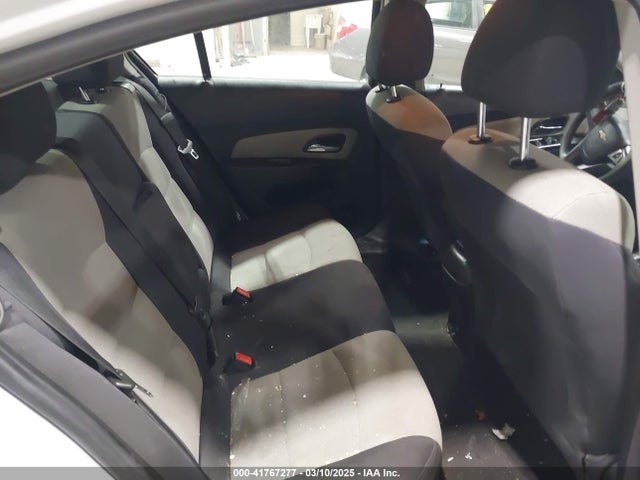 1G1PA5SG5E7207414 Chevrolet Cruze Ls Auto