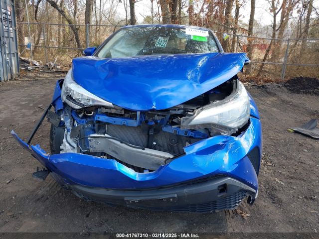 NMTKHMBX1LR108498 Toyota C-HR LE