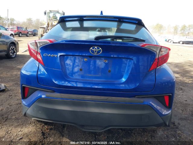 NMTKHMBX1LR108498 Toyota C-HR LE