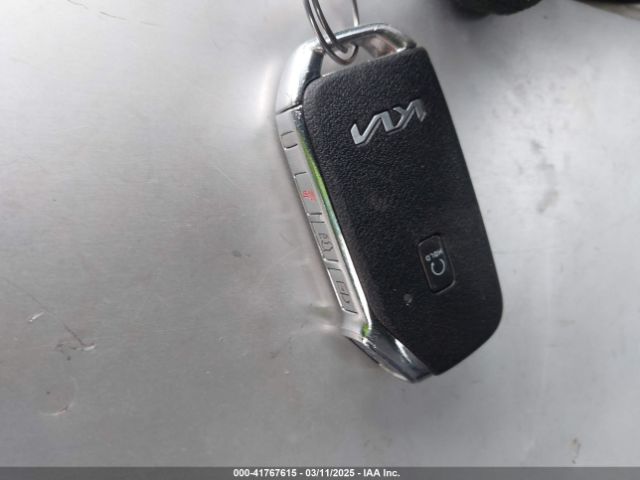 KNDCB3LC5N5548360 KIA Niro Lxs