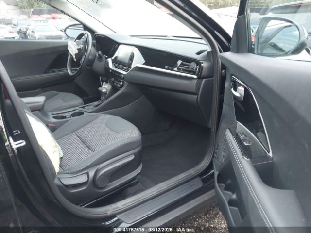 KNDCB3LC5N5548360 KIA Niro Lxs