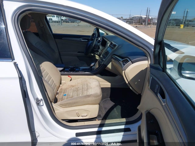 3FA6P0HD4GR227298 Ford Fusion