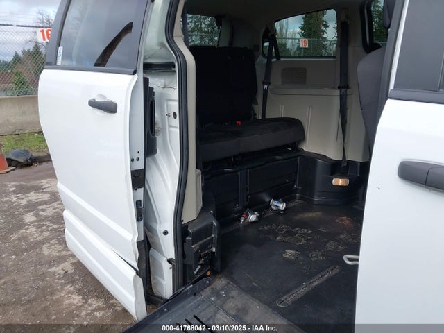 2C7WDGBG2KR801381 Dodge Grand Caravan Se