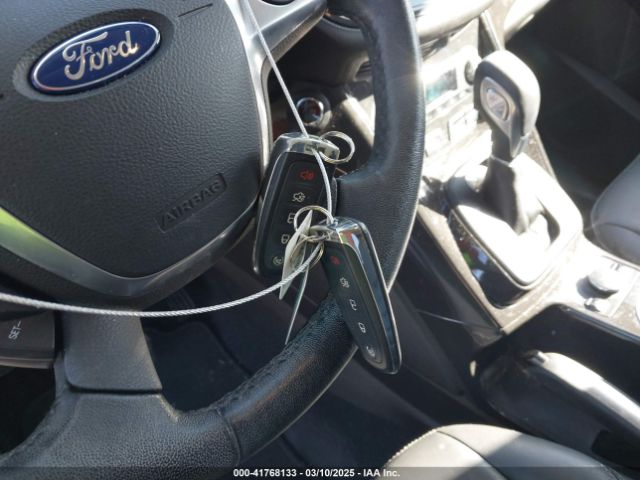 1FMCU0JX2FUB24636 Ford Escape Titanium