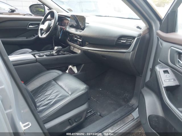 JN8AT3DD4MW304014 Nissan Rogue Platinum Intelligent Awd