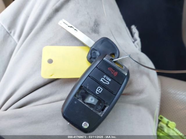 KNDMB5C11H6242656 KIA SEDONA LX
