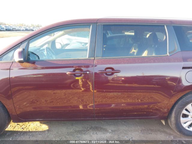 KNDMB5C11H6242656 KIA SEDONA LX