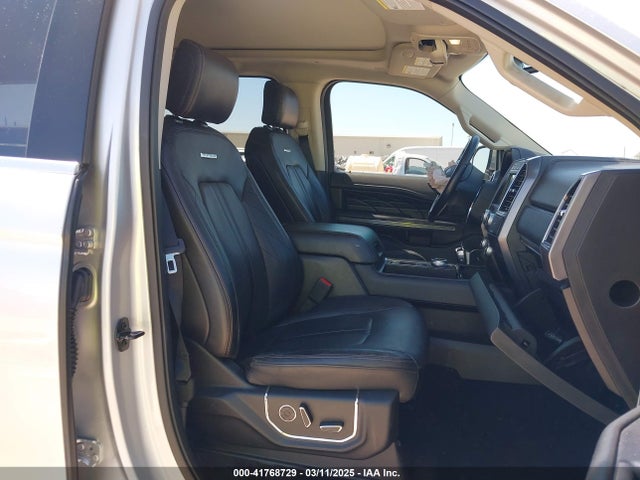 1FMJU1LT7JEA44453 Ford Expedition Platinum