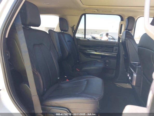 1FMJU1LT7JEA44453 Ford Expedition Platinum