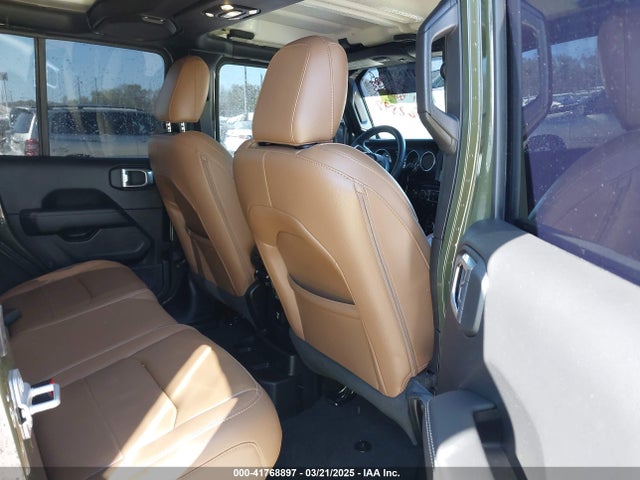 1C4HJXEG5MW613068 Jeep Wrangler Unlimited Sahara 4x4