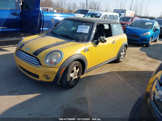 2008 MINI COOPER WMWMF33528TT60807 Photo 1