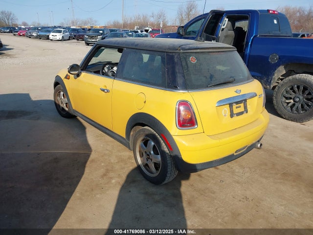 2008 MINI COOPER WMWMF33528TT60807 Photo 2