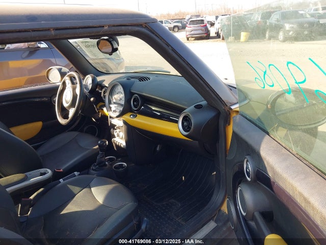 2008 MINI COOPER WMWMF33528TT60807 Photo 4