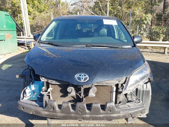 5TDXK3DC9GS696394 Toyota Sienna Se Premium 8 Passenger