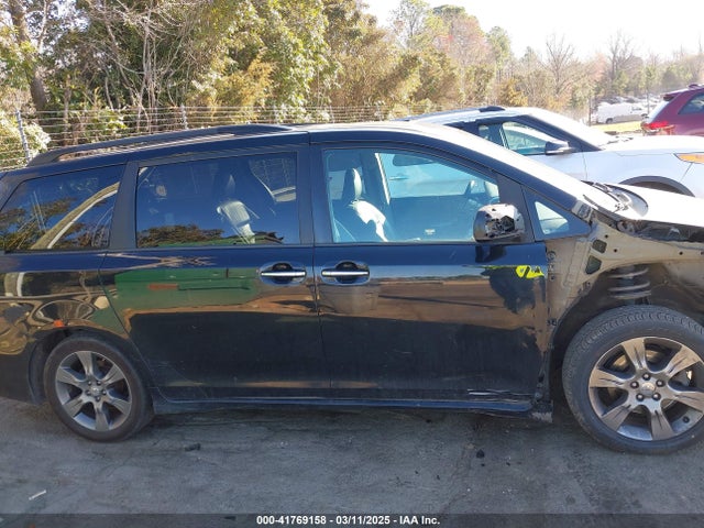 5TDXK3DC9GS696394 Toyota Sienna Se Premium 8 Passenger