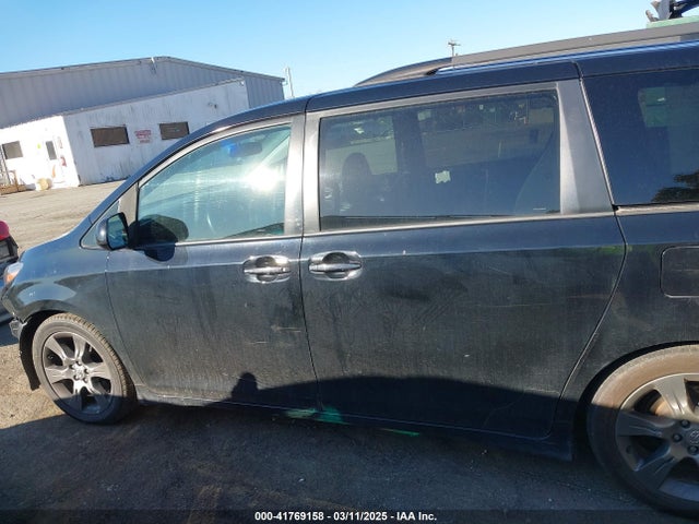 5TDXK3DC9GS696394 Toyota Sienna Se Premium 8 Passenger